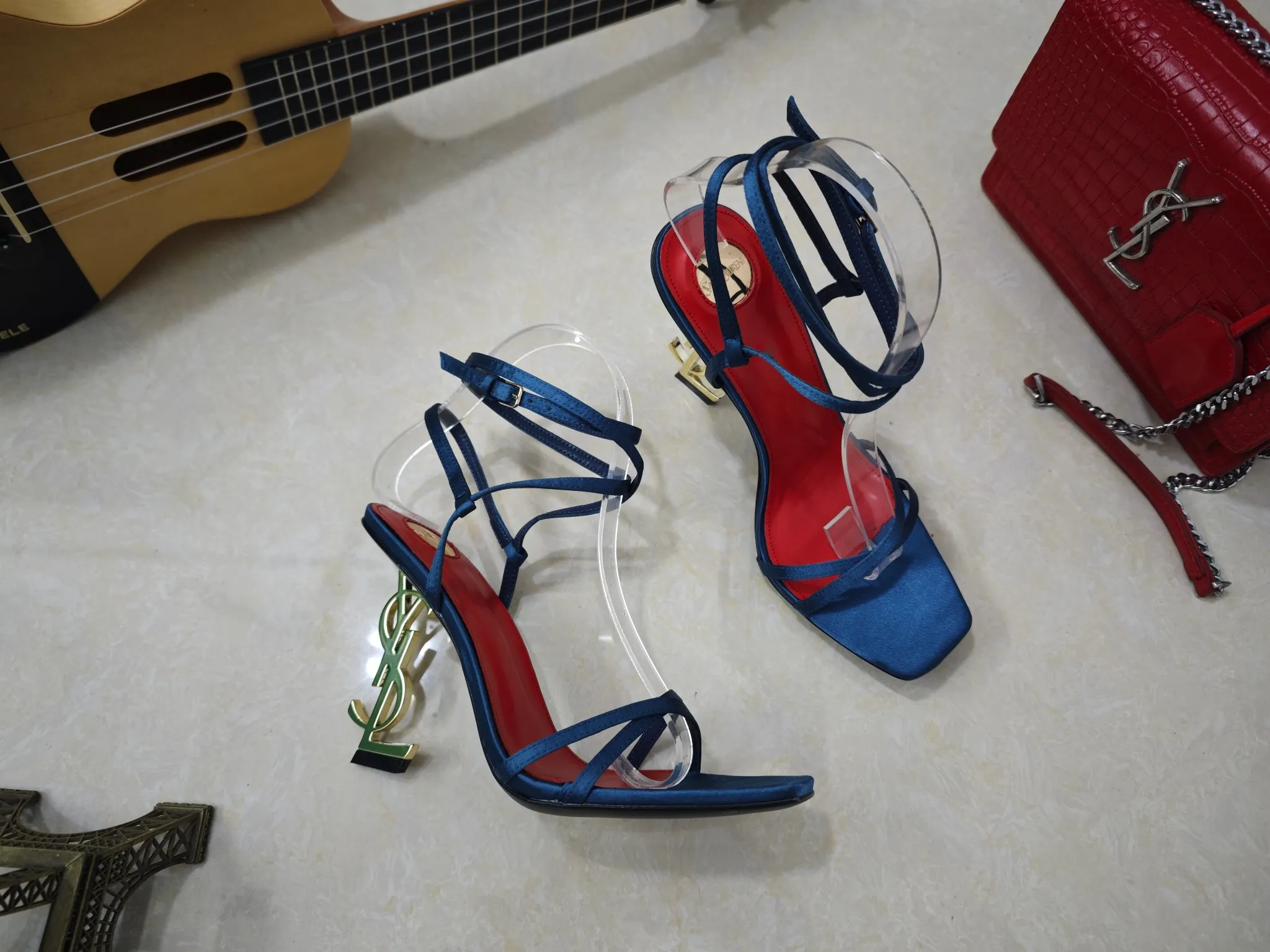 👟👟Ex-factory price 540👟👟【Saint Laurent】Yves Saint Laurent, high-heeled YSL high heels💃2025 early spring counter synchronizes the latest styles, YSL, decoration👠 Classic and high-quality glamorous masterpieces, the hottest autumn and winter series in the counter, with temperament, fashion, classic and attractive design style 😌The effect on the feet is particularly beautiful〰️, the materials are imported from Italy 🇮🇹 calf, imported black sheepskin, lining, and foot pads; sheepskin, stiletto high heels, size 35-41 (34.41.42 must be customized, non-refundable) outsole; imported genuine leather outsole, with full counter packaging